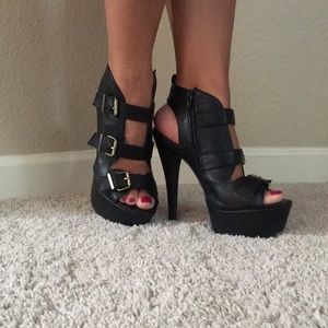 Black buckled booties 🖤